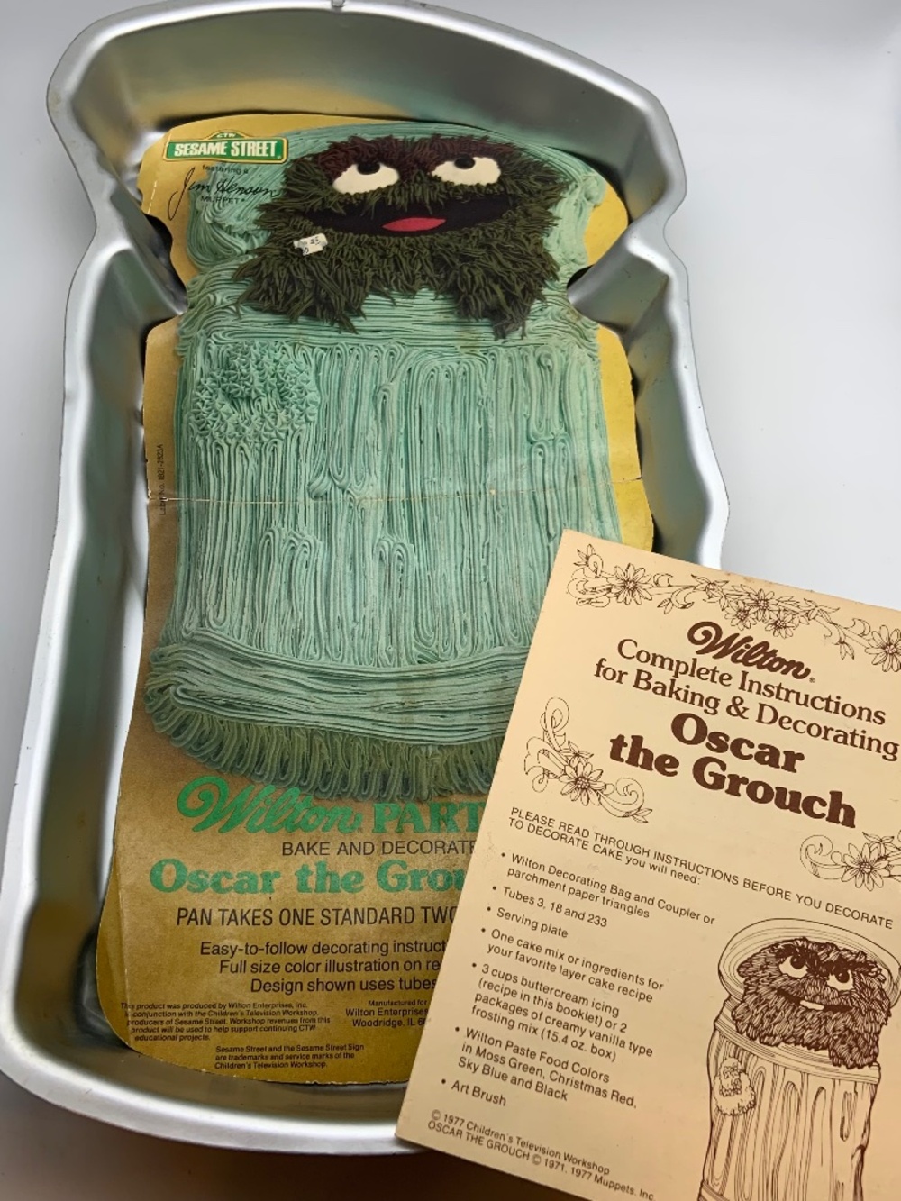 Vintage Wilton Sesame Street Character Oscar the Grouch Retro Cake Tin Pan 1977